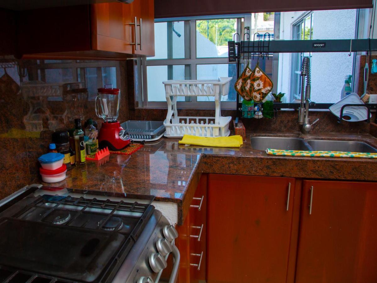 Hermosa Casa, En Renta Vacacional Con Piscina, A Tan Solo10 Minutos De La Playa, Cerca De Centros Comerciales, Restaurantes, Bares Y Supermercados * Cancun