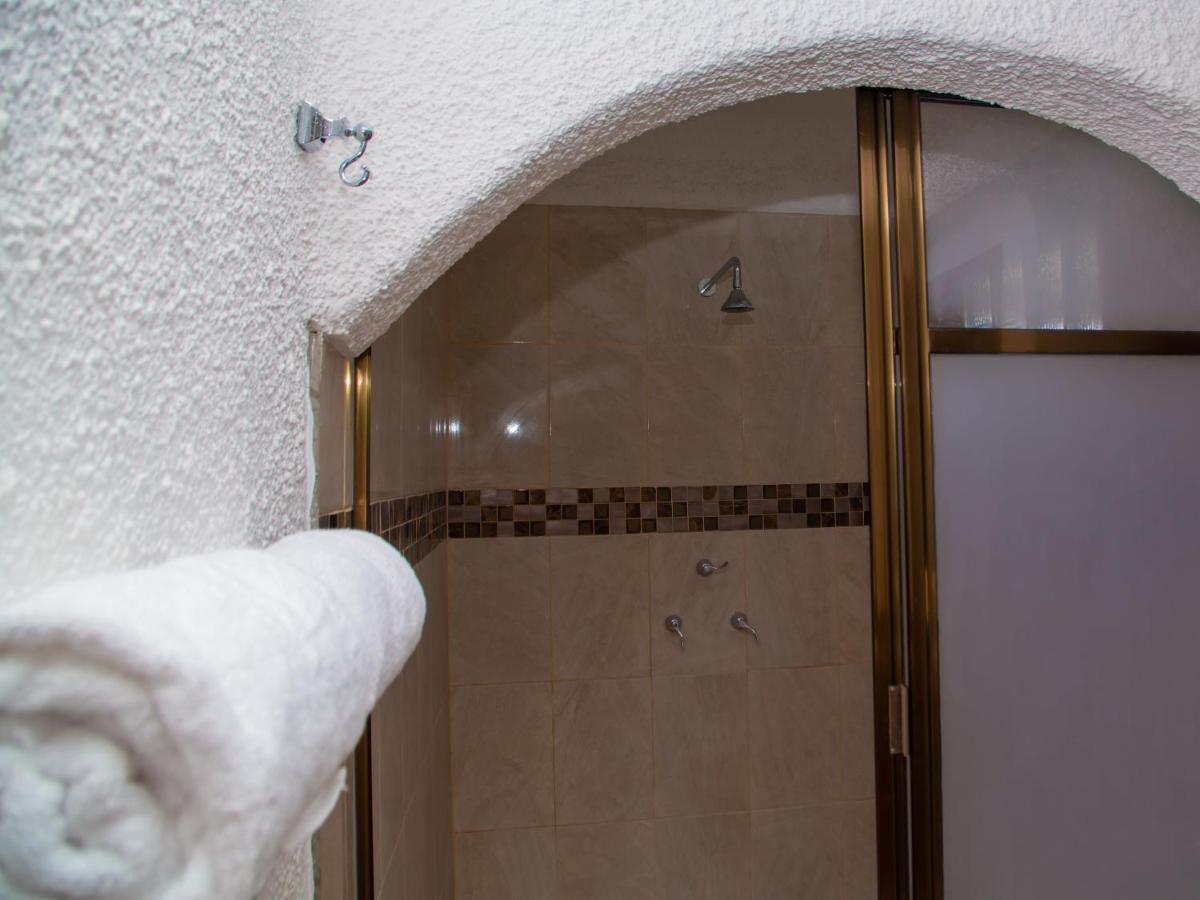Hermosa Casa, En Renta Vacacional Con Piscina, A Tan Solo10 Minutos De La Playa, Cerca De Centros Comerciales, Restaurantes, Bares Y Supermercados * Cancun