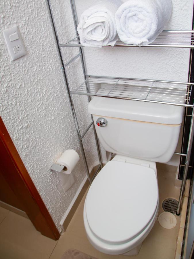 Hermosa Casa, En Renta Vacacional Con Piscina, A Tan Solo10 Minutos De La Playa, Cerca De Centros Comerciales, Restaurantes, Bares Y Supermercados Cancun
