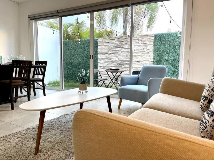 3br Beautiful House With Pool Close To The Beach! Сasa de vacaciones *