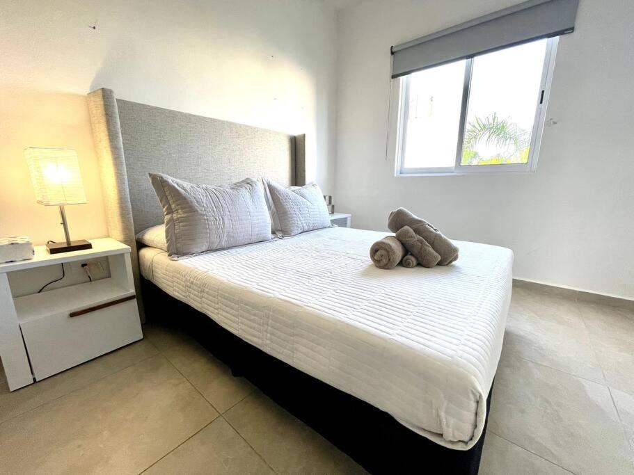 3br Beautiful House With Pool Close To The Beach! *