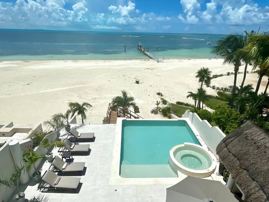 Flamingos Villa *