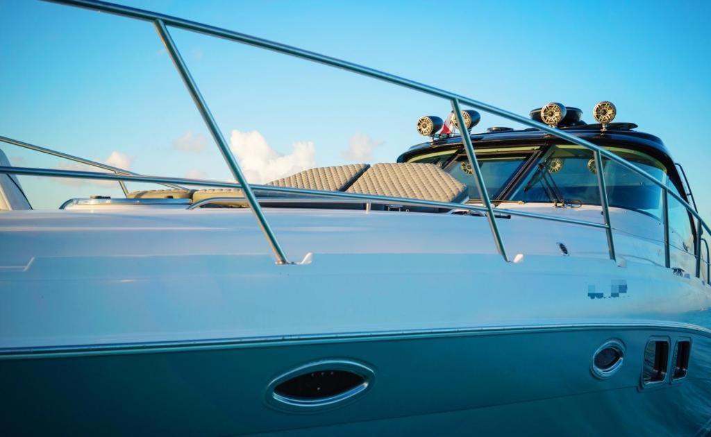 Yacht Rent & Tours Hotel en barco