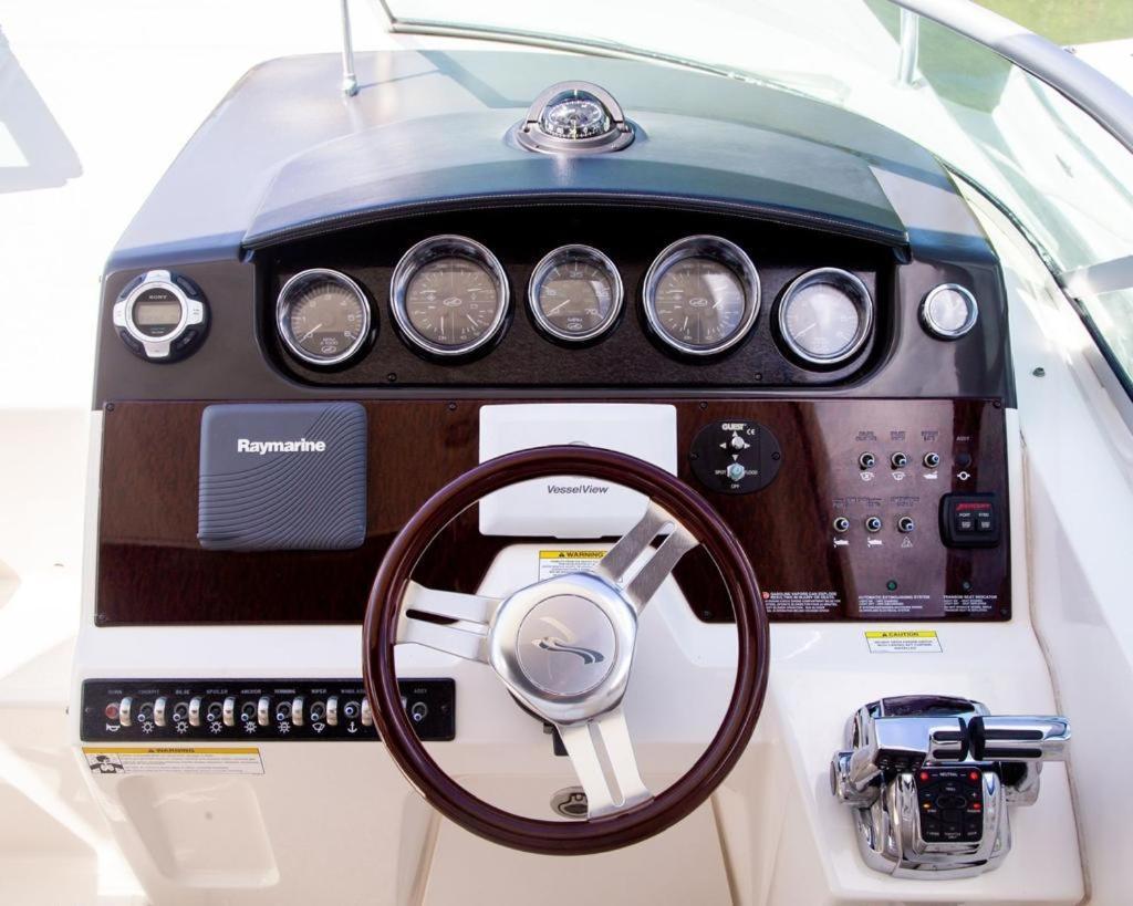 Yacht Rent & Tours Hotel en barco