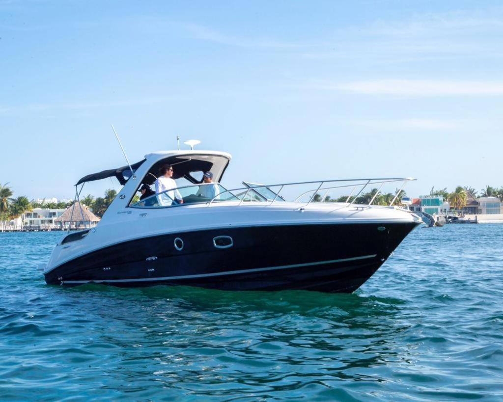 Hotel en barco Yacht Rent & Tours Cancún