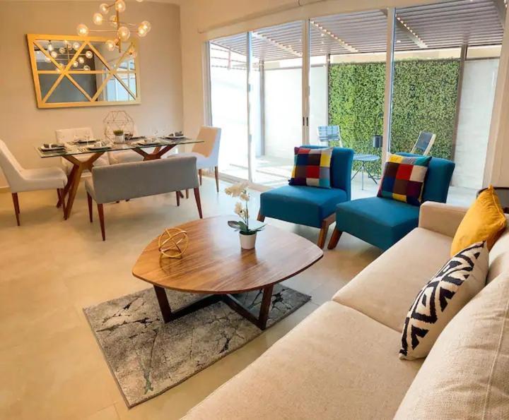 Elegante Y Preciosa Casa Con Excelente Ubicacion