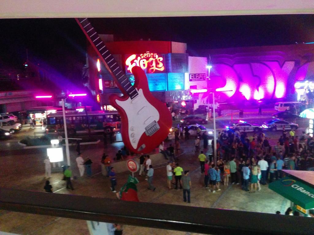 Zone Apartahotel 3*