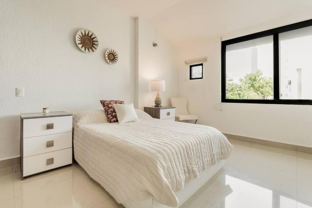 Stylish Lagoon Front By Casa Paraiso Villa