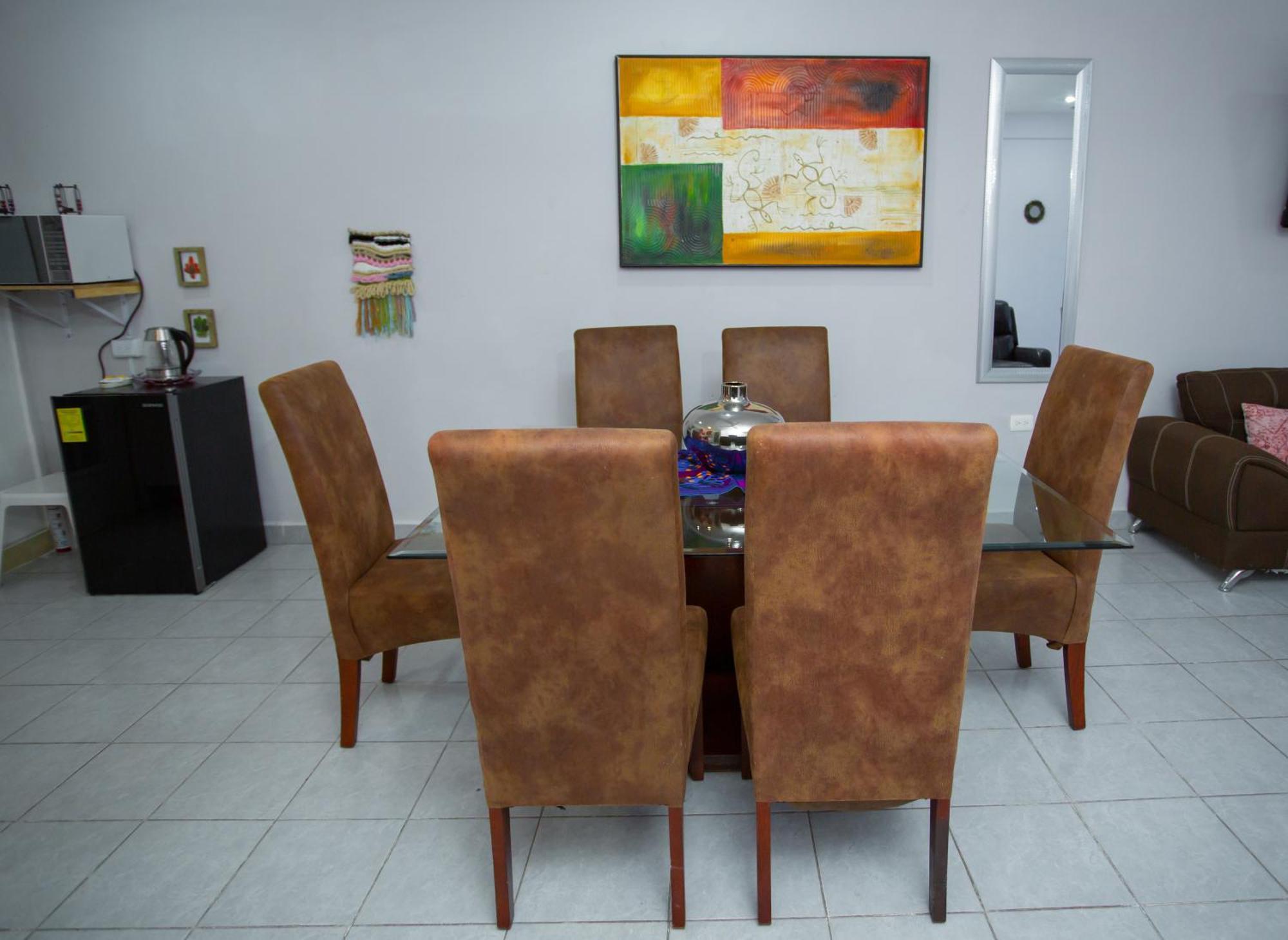 Centrico Y Comodo Departamento, Sobre Avenida Principal En Cancun.