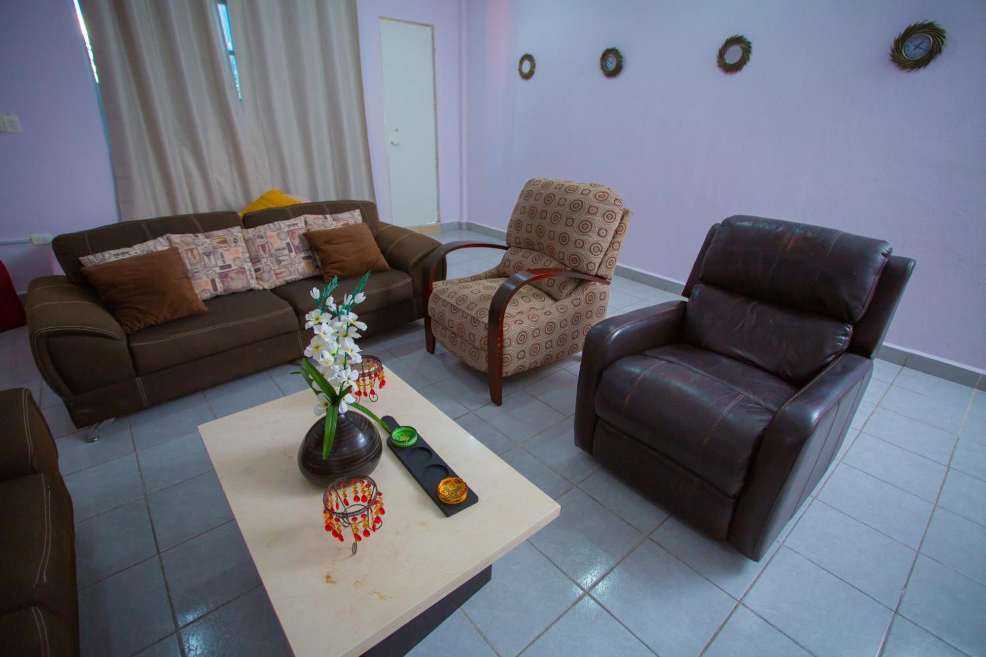 Centrico Y Comodo Departamento, Sobre Avenida Principal En Cancun. *
