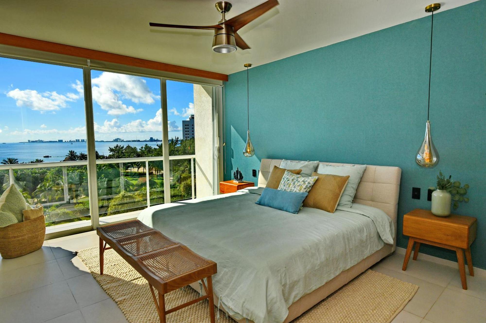 Beachfront Blue Vista Apartment Cancun