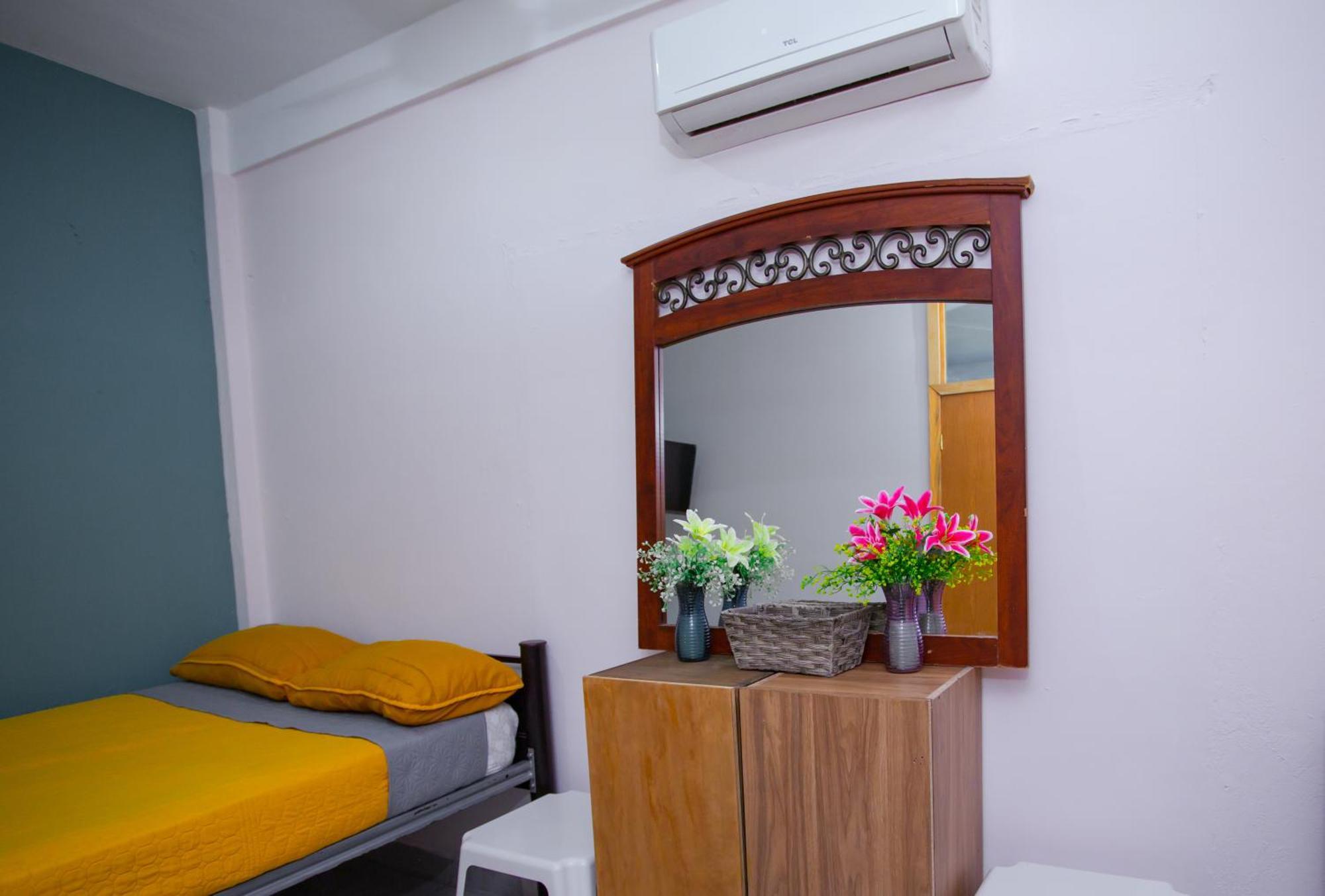 Centrico Y Comodo Departamento, Sobre Avenida Principal En Cancun. Apartamento *