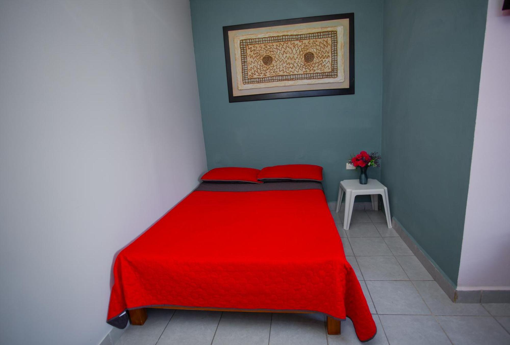 Centrico Y Comodo Departamento, Sobre Avenida Principal En Cancun.