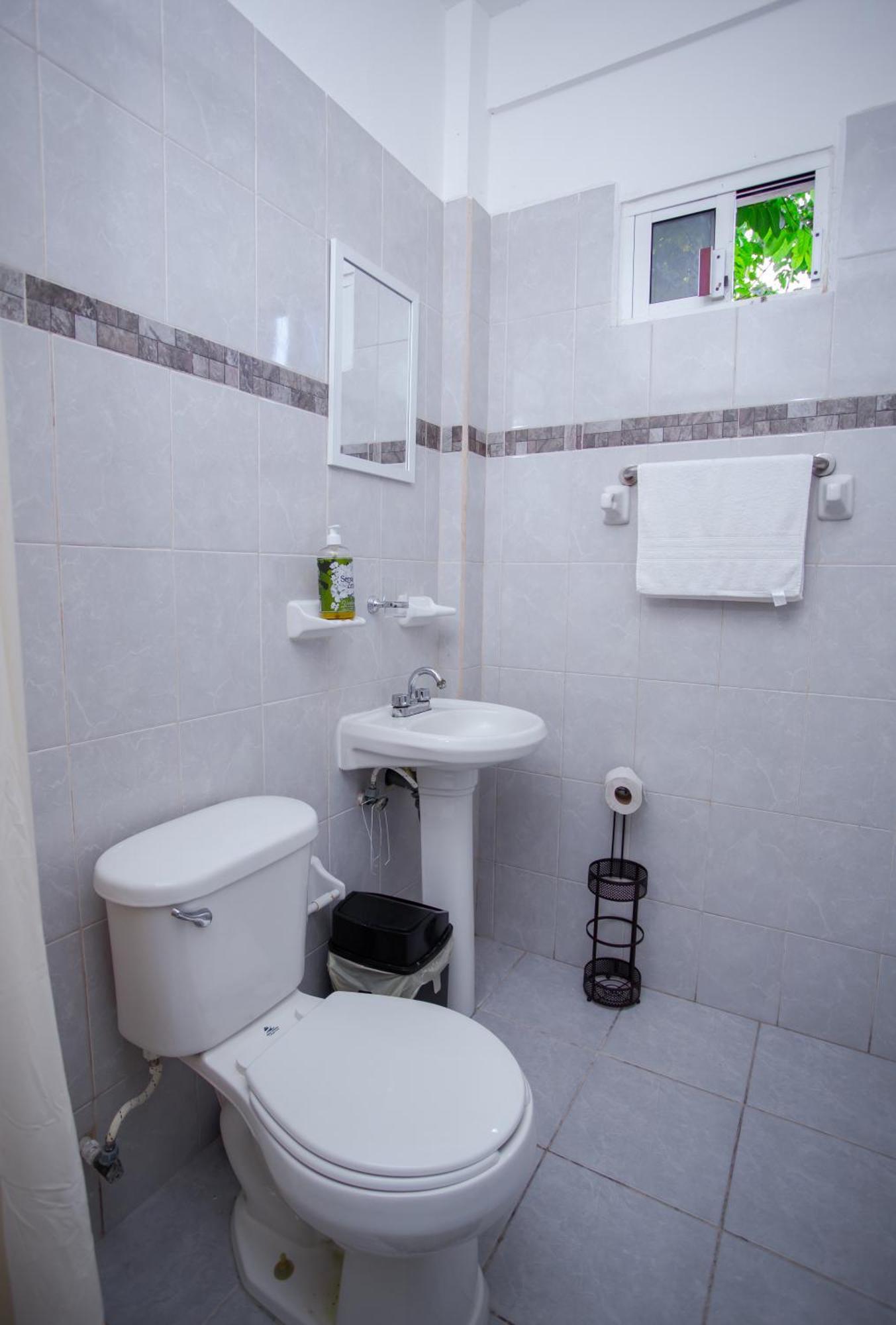 Apartamento Centrico Y Comodo Departamento, Sobre Avenida Principal En Cancun. Cancún