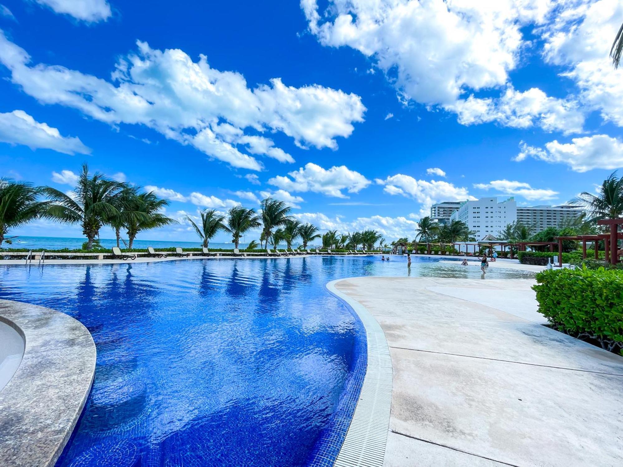 New Beachfront Luxury Apartment *