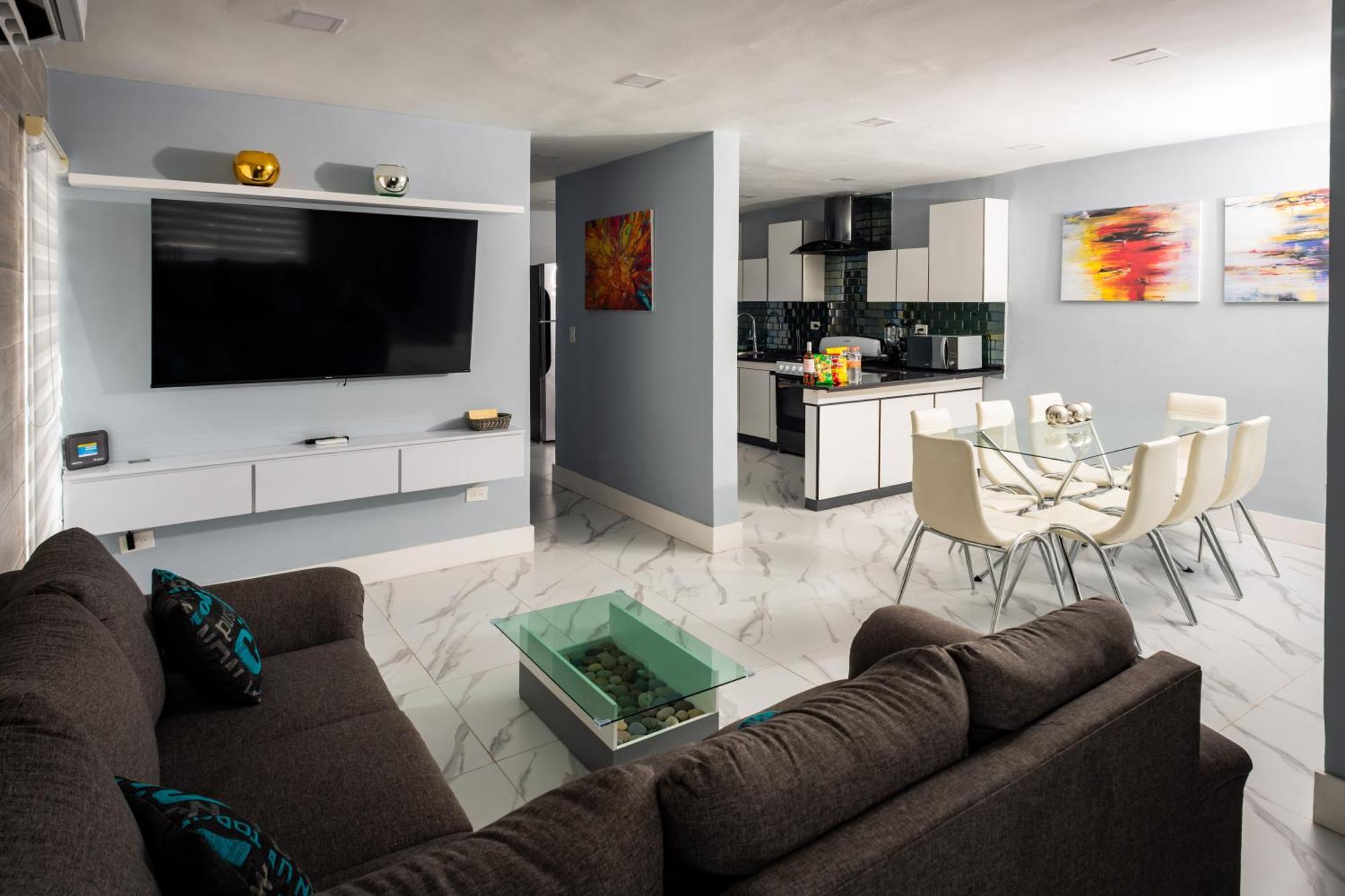 Moderna Y Amplia Casa Con Sala, Netflix, Wifi Y Cocina Equipada * Cancún