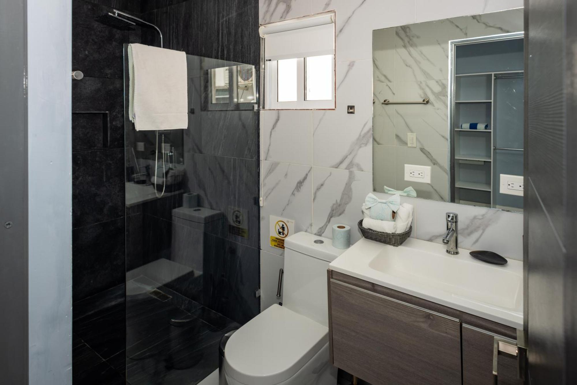Moderna Y Amplia Casa Con Sala, Netflix, Wifi Y Cocina Equipada * Cancún