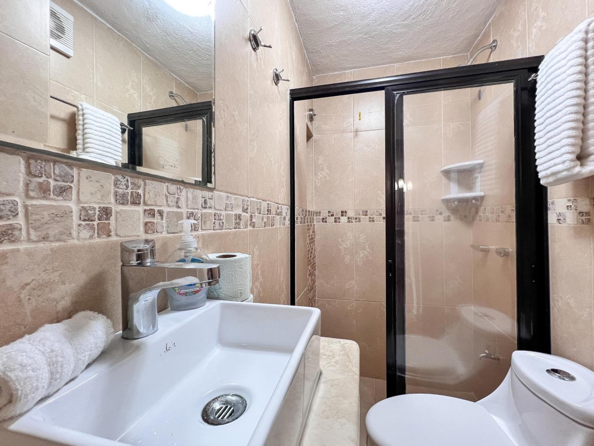 Mar De Cancun, Beautiful 2br 2ba Overlooking Spectacular View! * Cancun