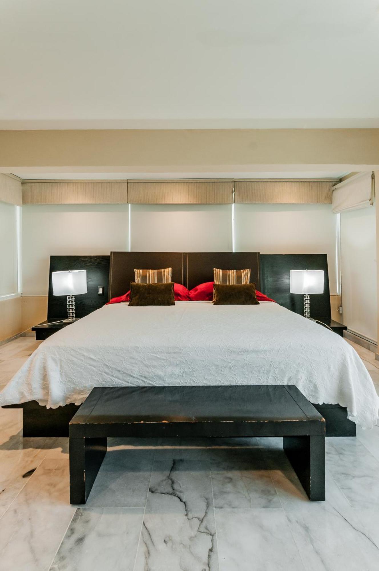 Rooftop Private Jacuzzi In Beach Front Penthouse