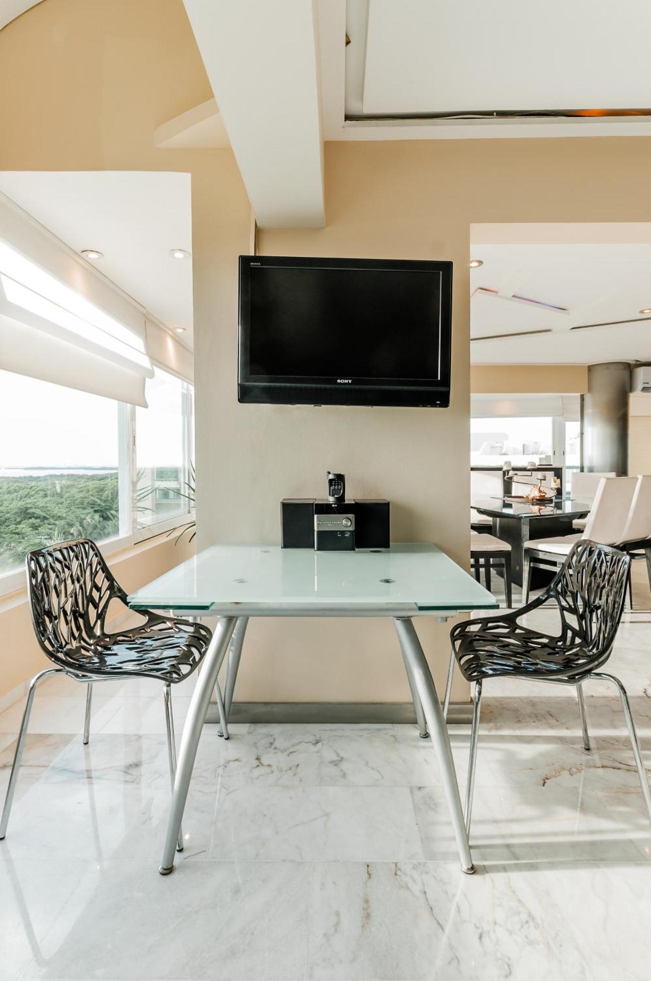Apartahotel Rooftop Private Jacuzzi In Beach Front Penthouse Cancún