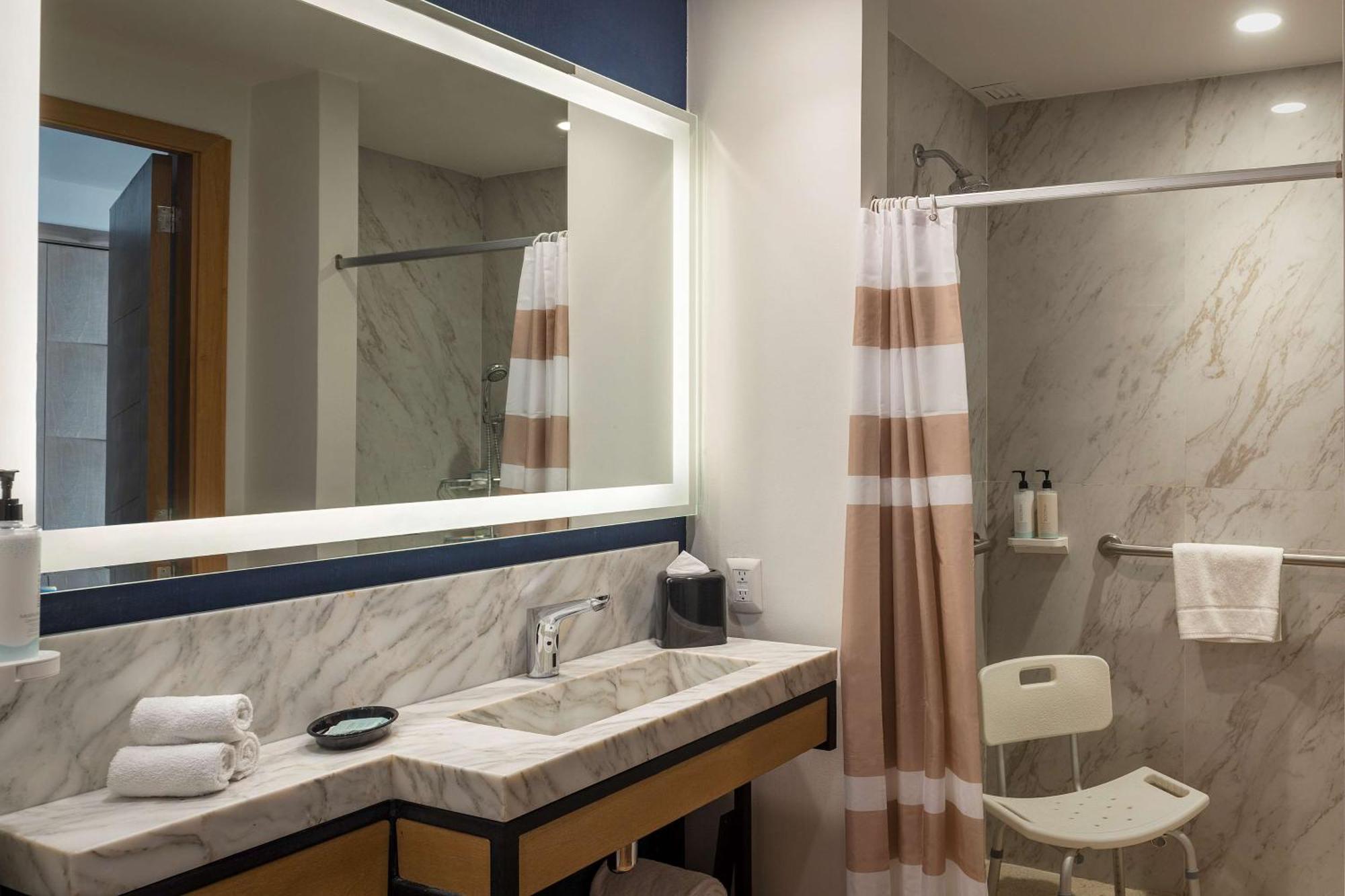 Hilton Garden Airport Hotel Cancun
