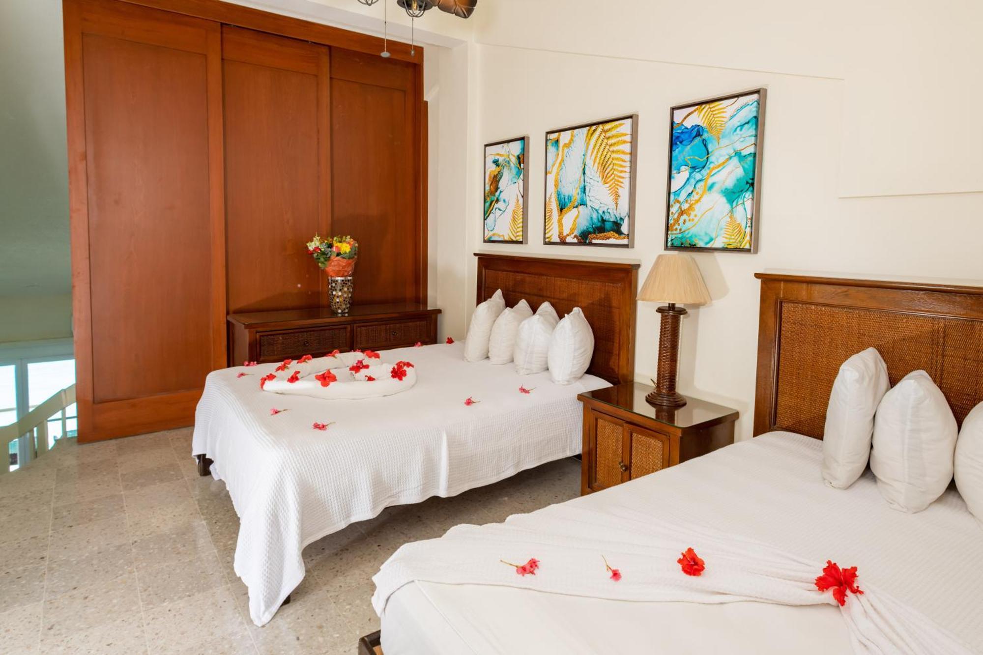 2 Story Oceanfront Penthouses On Beach! Apartahotel