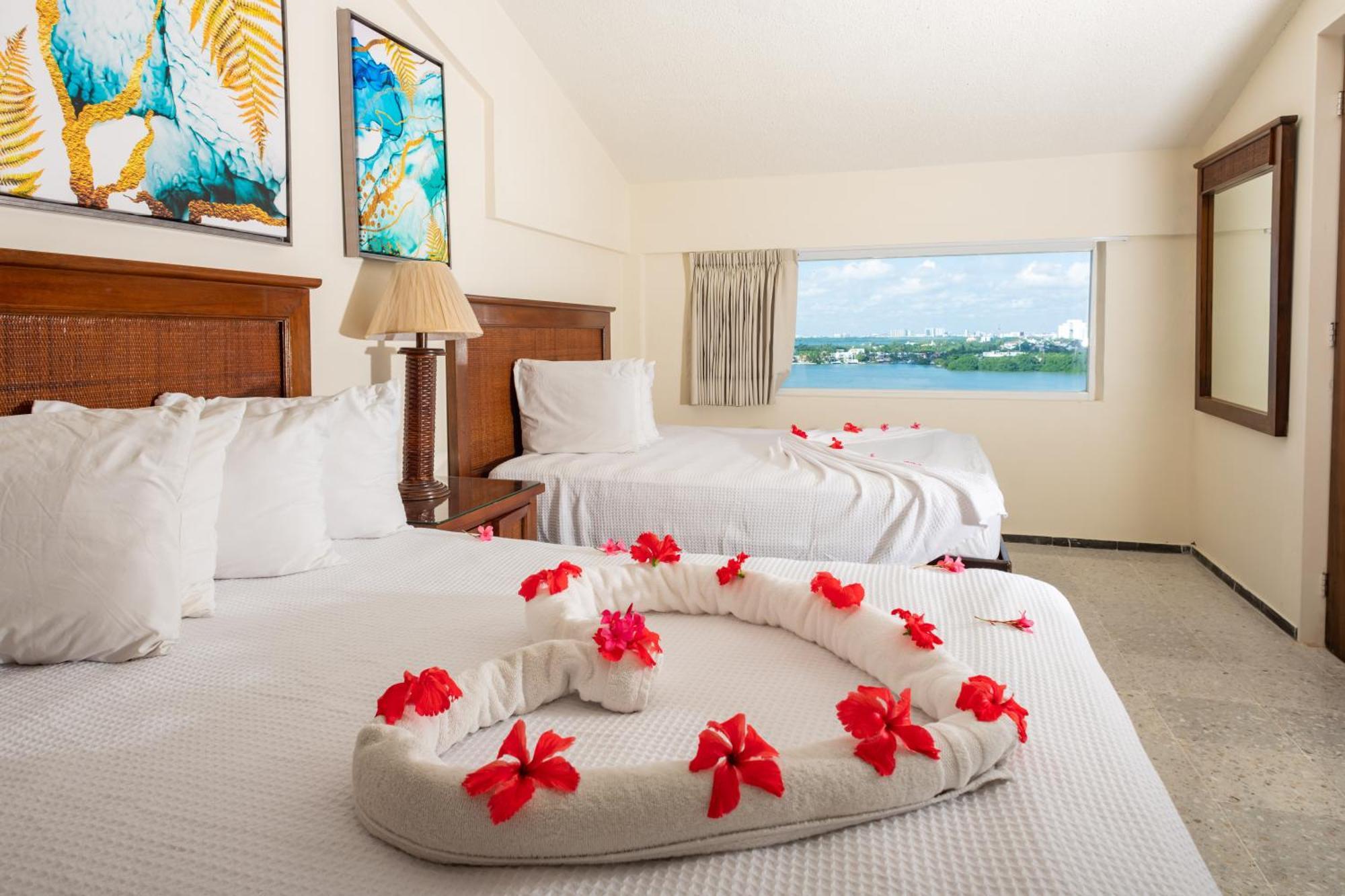 2 Story Oceanfront Penthouses On Beach! Apartahotel