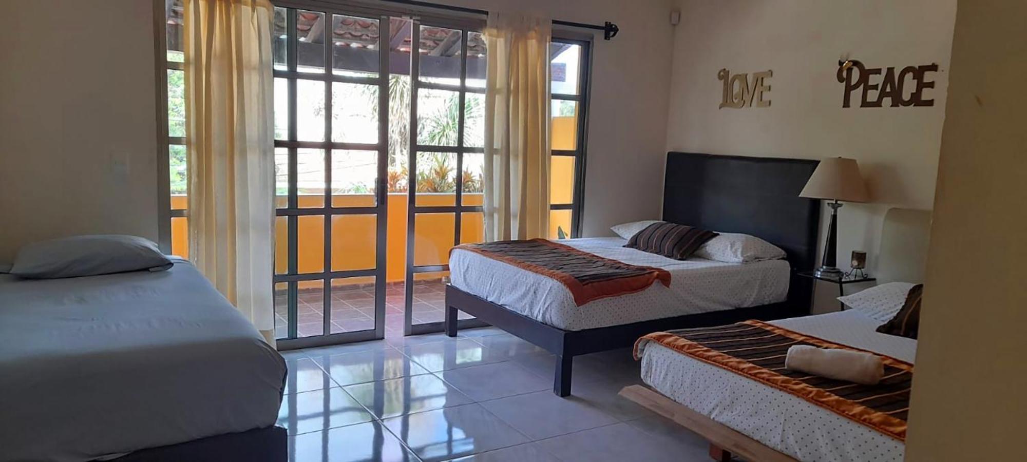 La Maison Bleue Homestay *