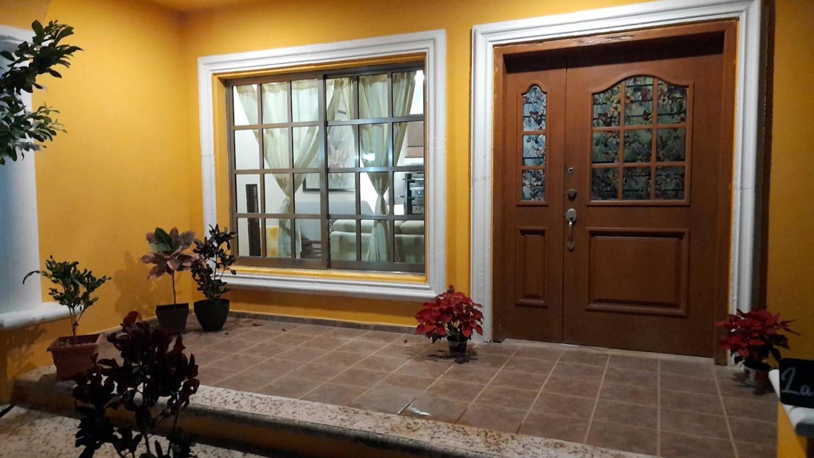 Homestay La Maison Bleue *