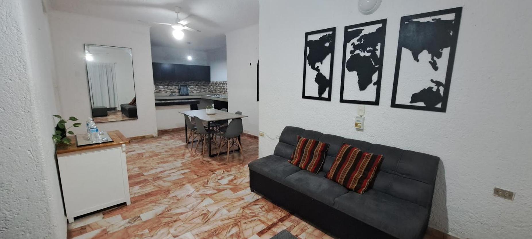En El Centro, Amplio Y Equipado Apartment
