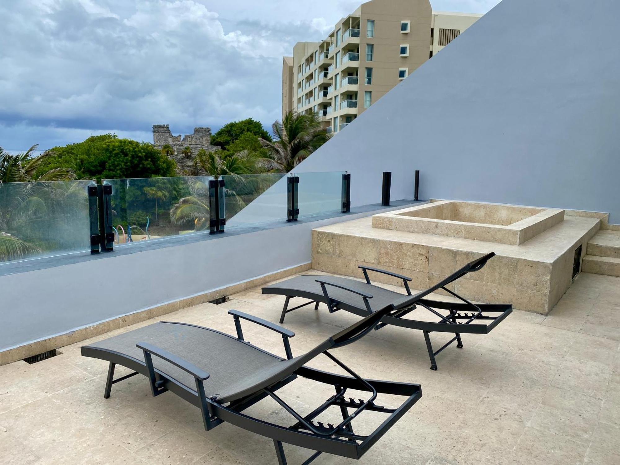 In Ocean Front Aparthotel 3*