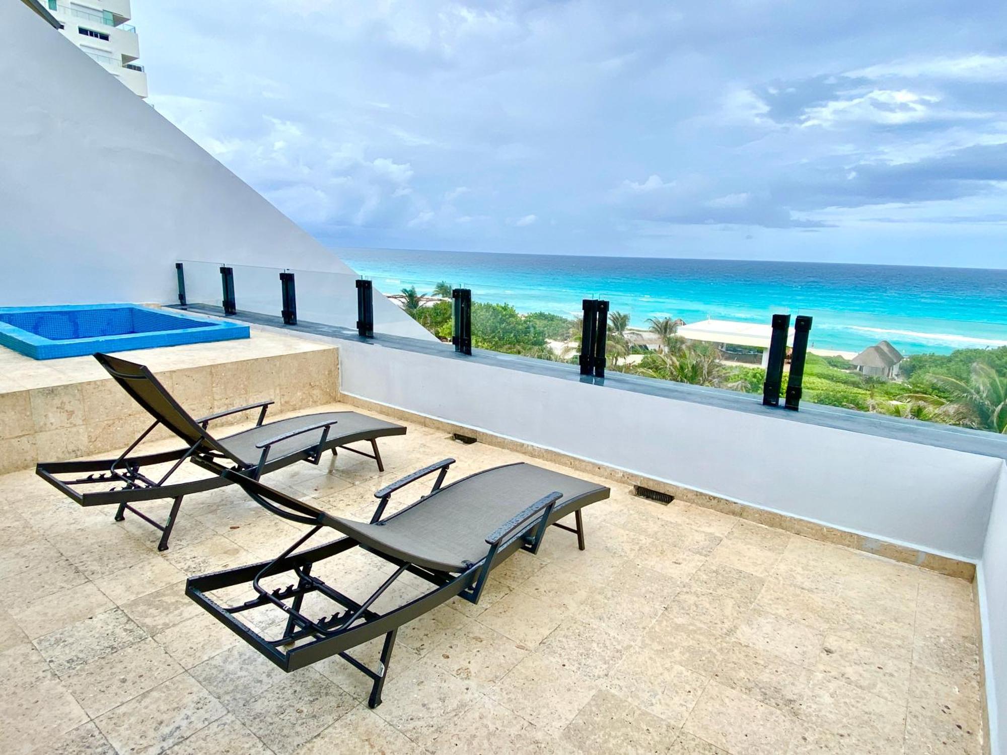In Ocean Front Aparthotel Cancun