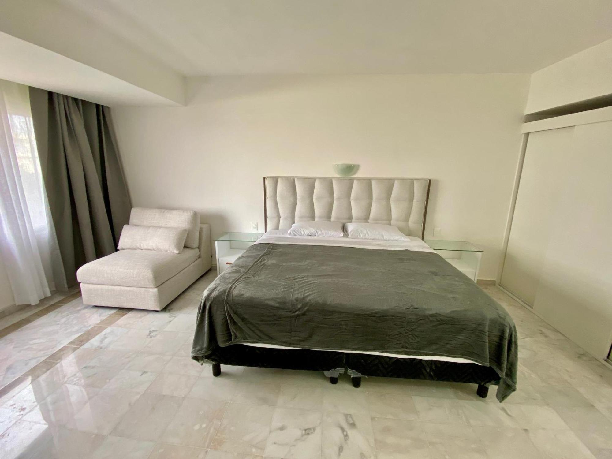 Aparthotel In Ocean Front 3*