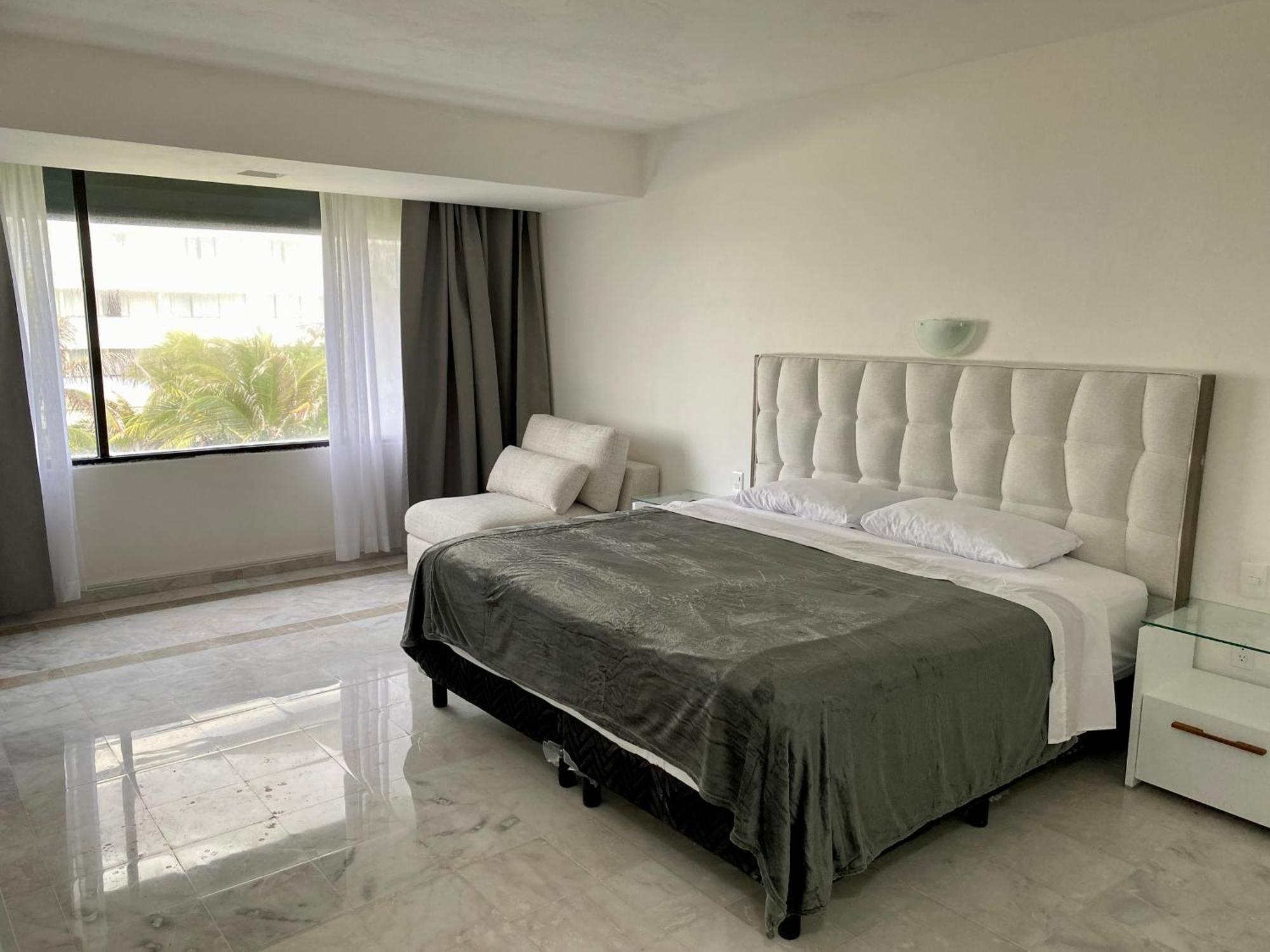 In Ocean Front Aparthotel 3*