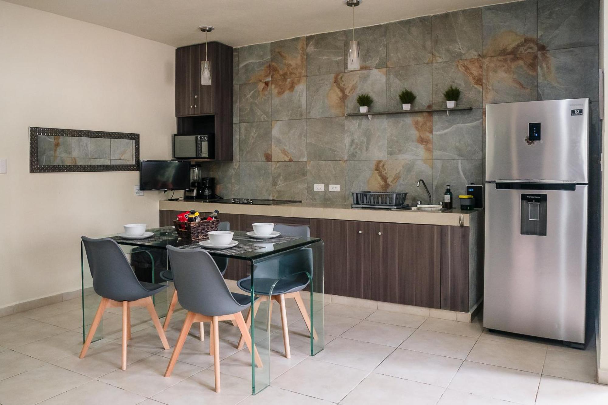 Departamento Planta Baja, Junto A La Alberca En Cancún