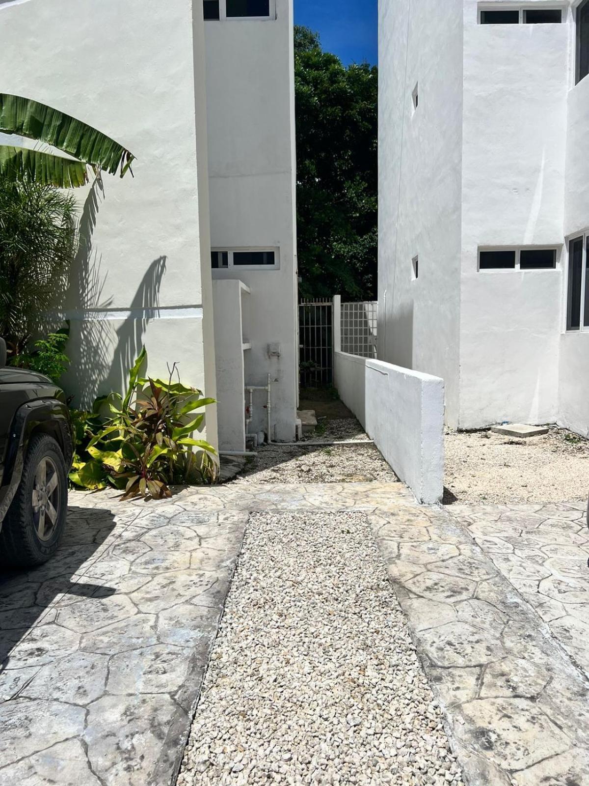 Apartamento Departamento Planta Baja, Junto A La Alberca En *