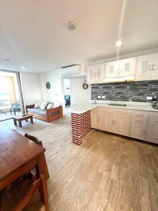 Apartamento Escape To Serenity By The Sea! Beachfront With Pool, Just 5 Minutes From The Ferry