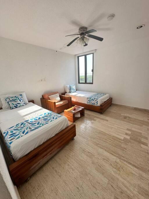 Escape To Serenity By The Sea! Beachfront With Pool, Just 5 Minutes From The Ferry Apartamento