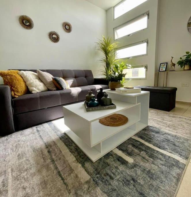 Casa Vallejo En Residencial Becquer *