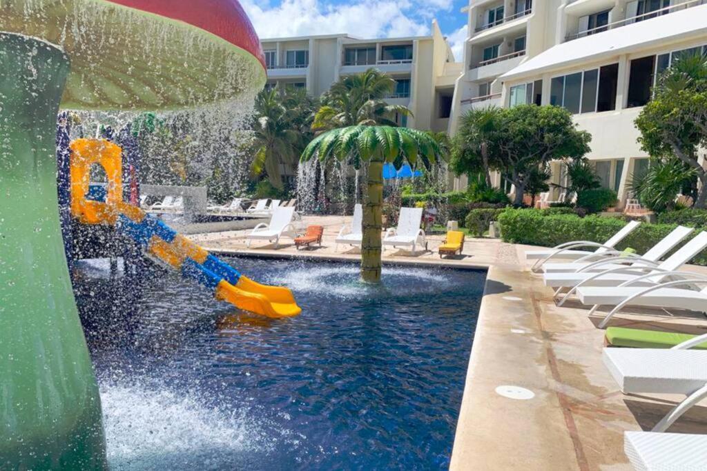 - Steps To And Water Fun Cancún