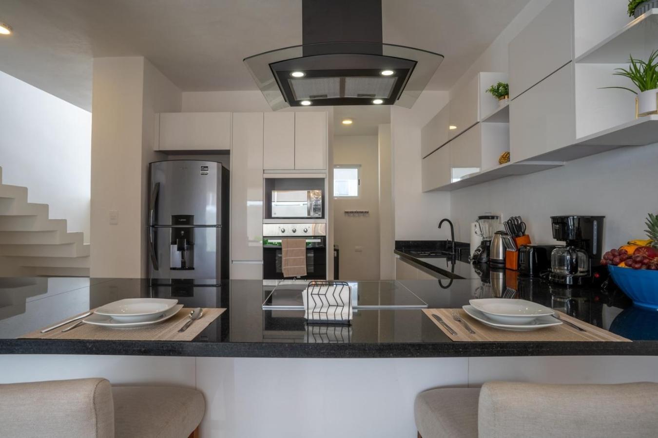 Сasa de vacaciones 3br Modern House Located In Downtown's Heart