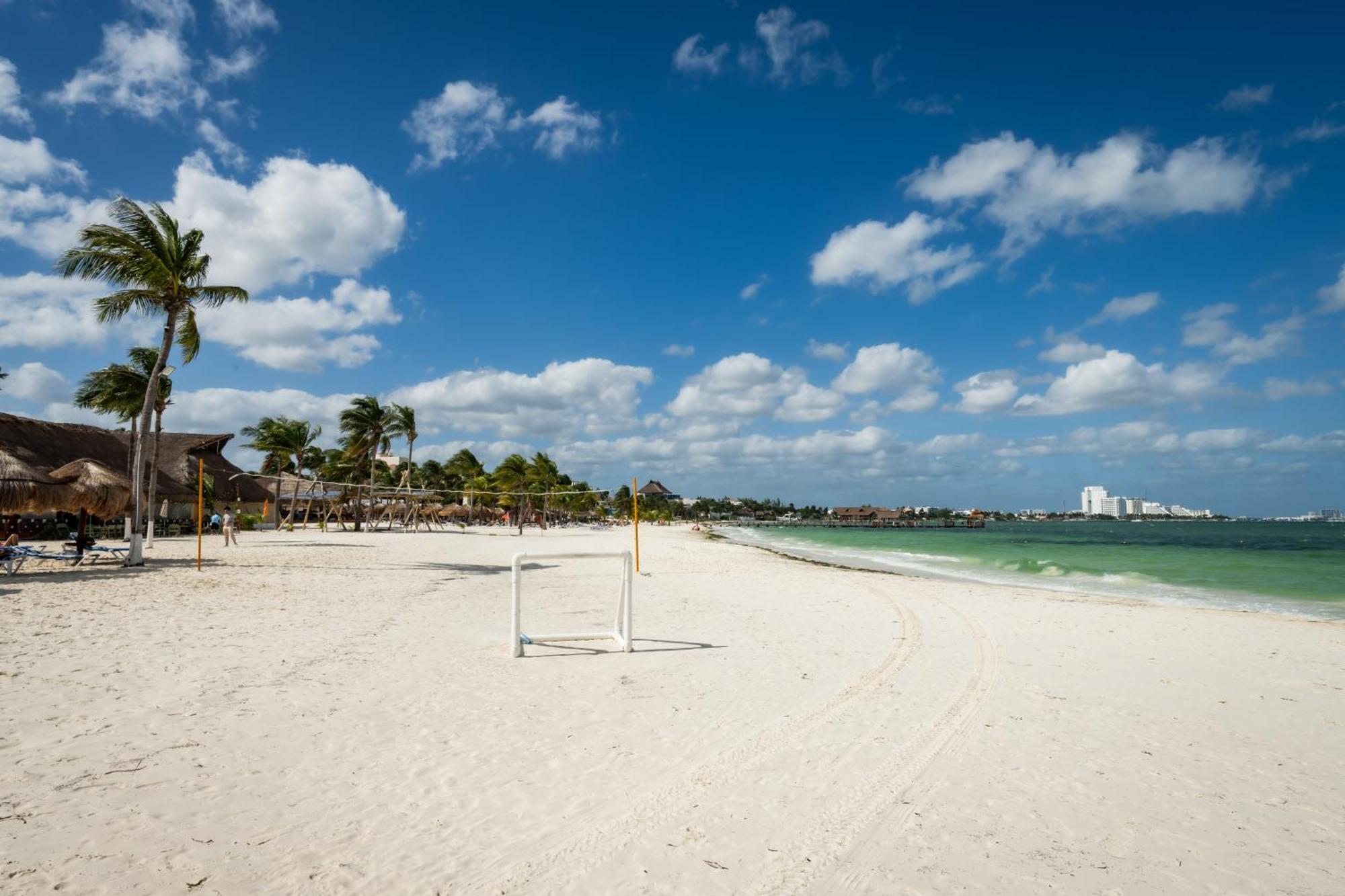 Oceanfront In Complex Cancún