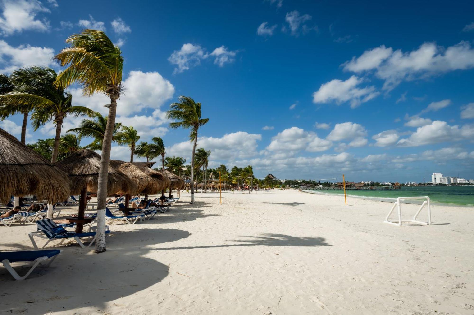 Apartahotel Oceanfront In Complex *