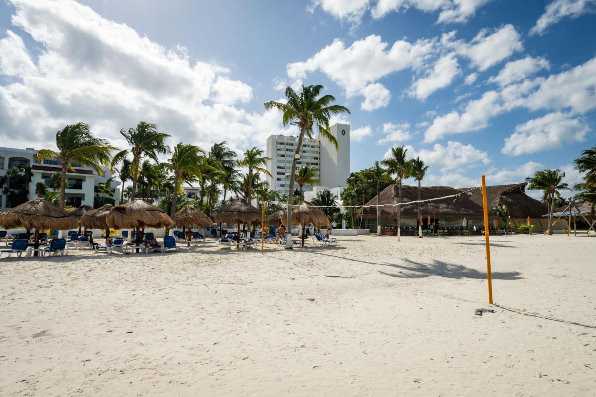 Oceanfront In Complex Cancún