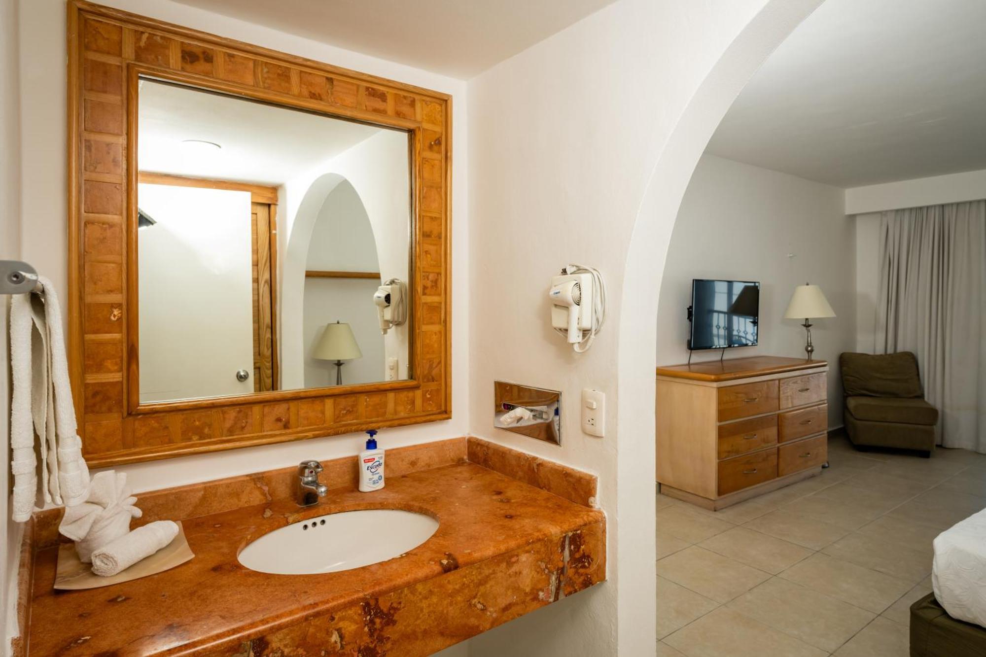 Oceanfront In Complex Apartahotel *