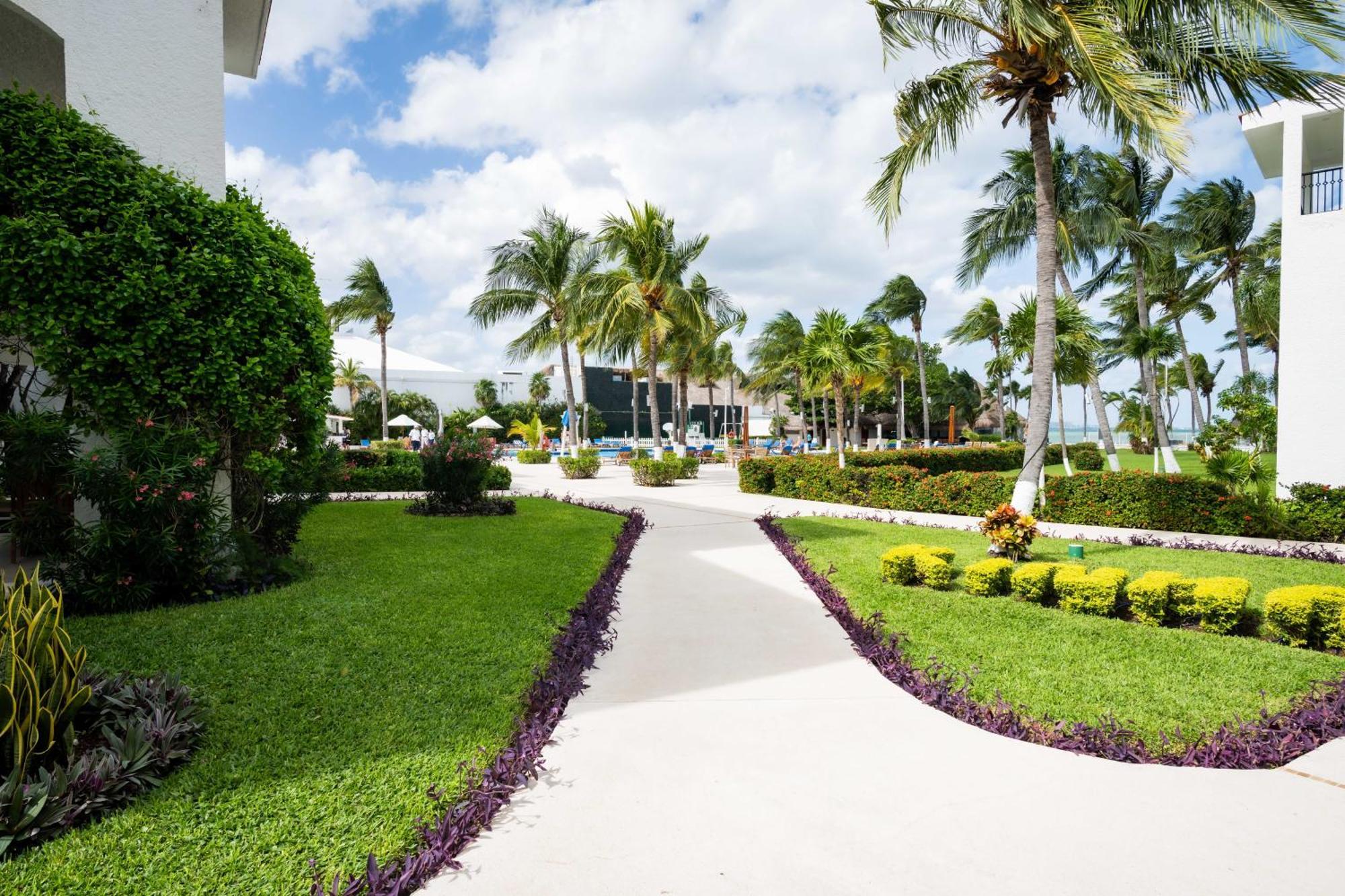 Oceanfront In Complex Cancún