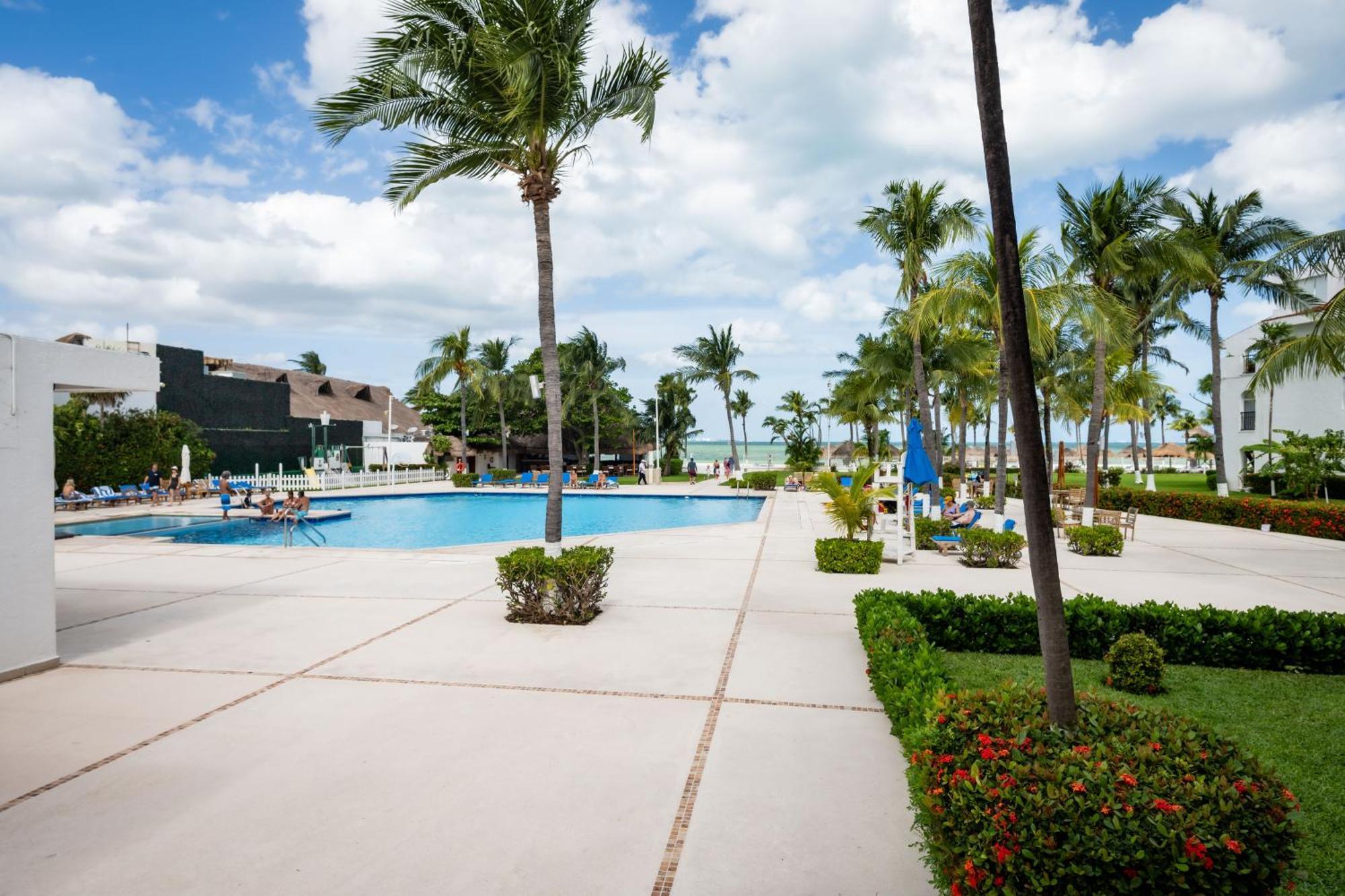 Oceanfront In Complex Cancún