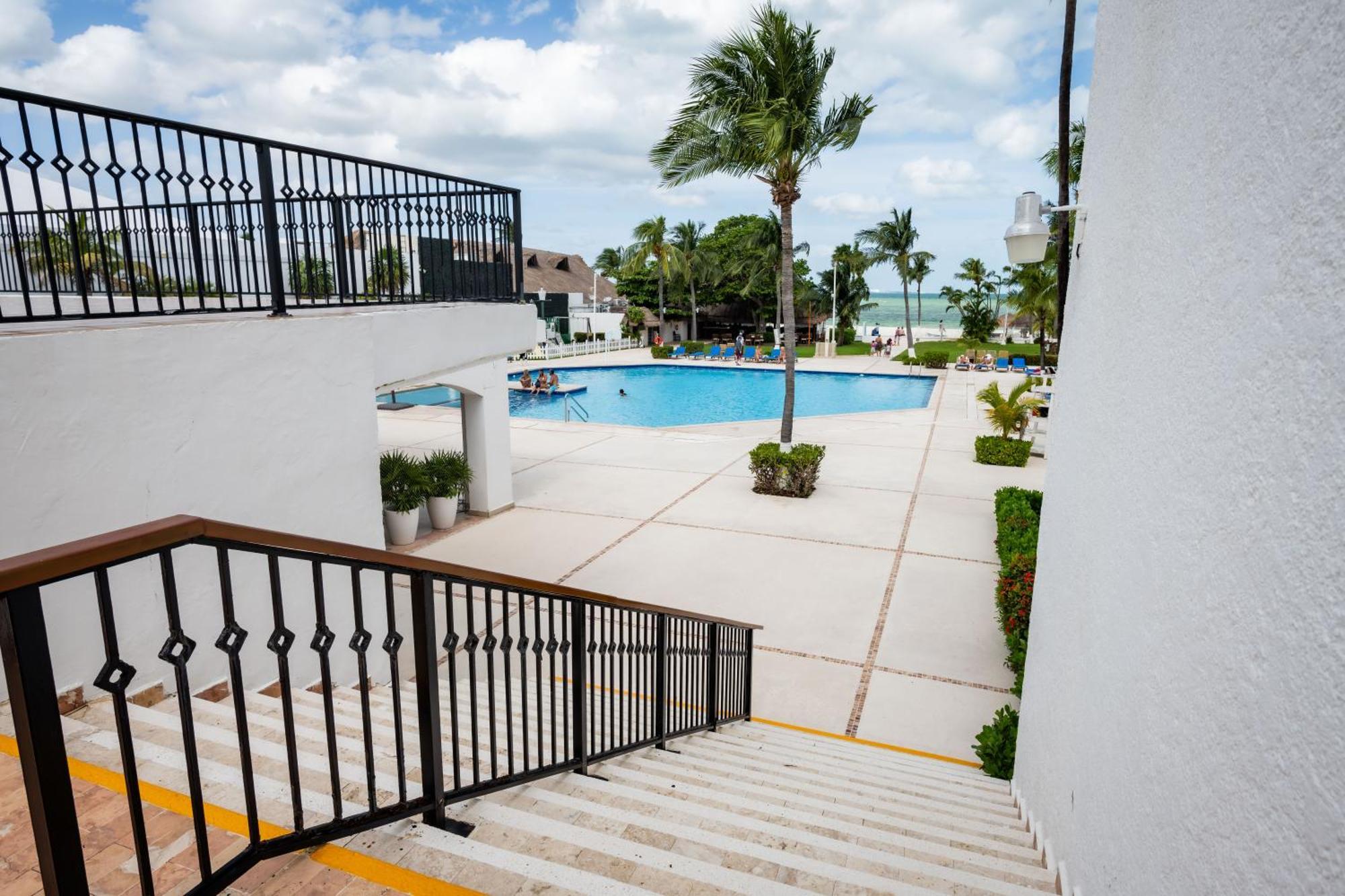 Oceanfront In Complex * Cancún