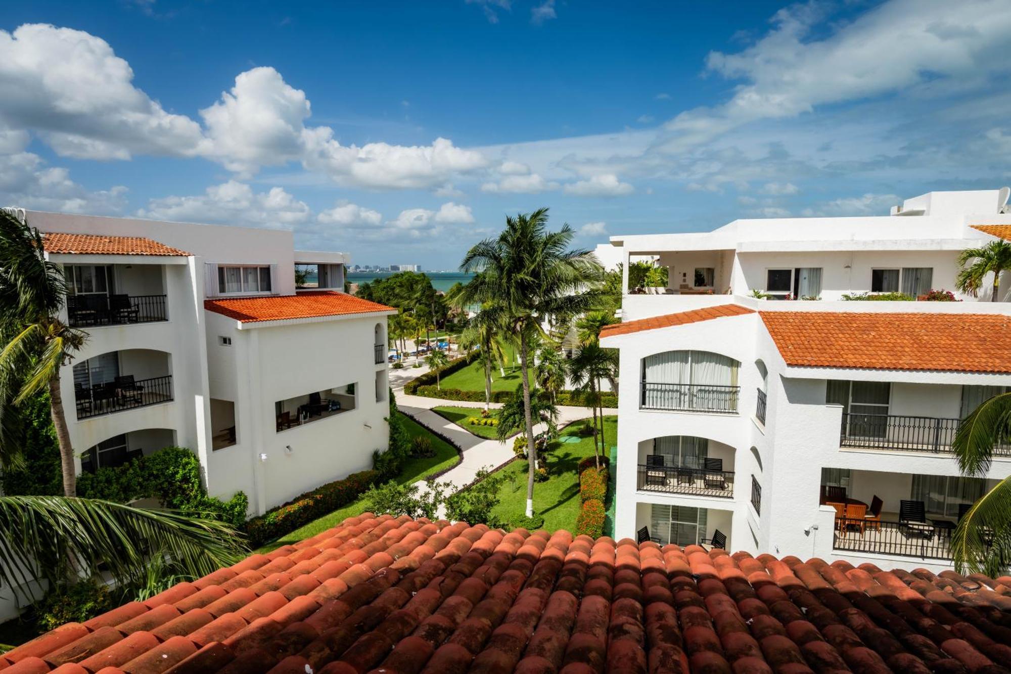 Apartahotel Oceanfront In Complex Cancún
