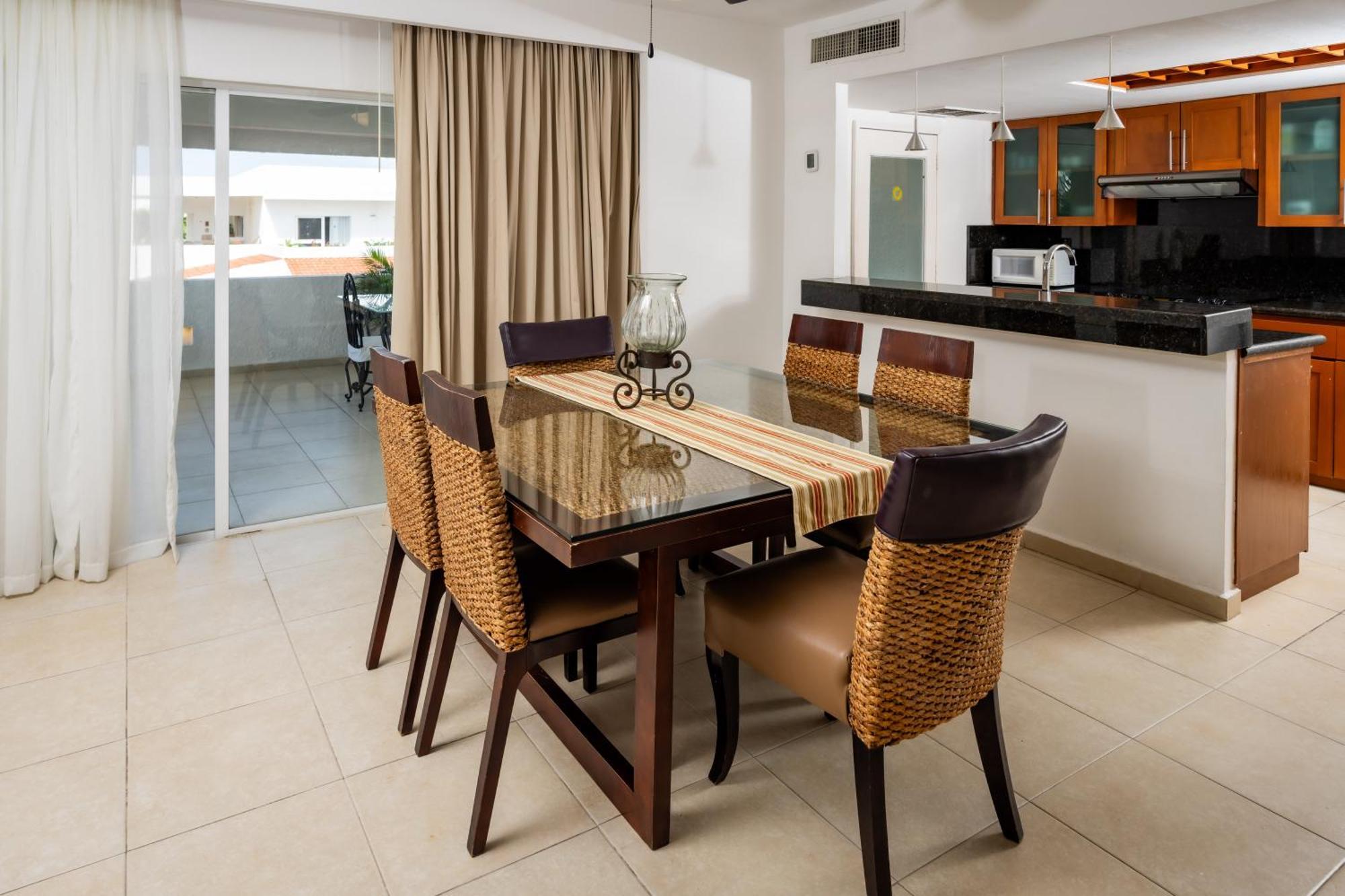 Apartahotel Oceanfront In Complex Cancún
